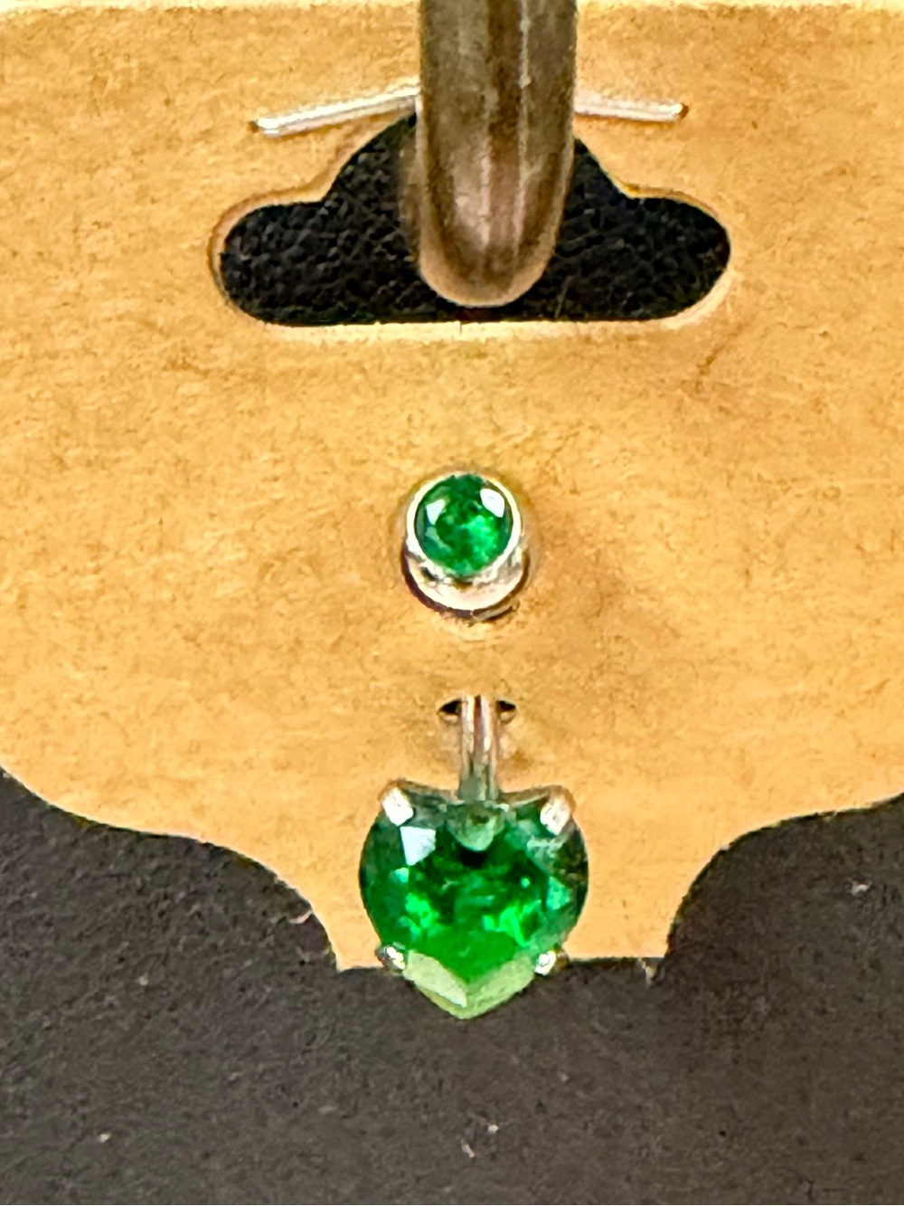 🍀3/$30 Emerald Green Heart Bellybutton Earring by